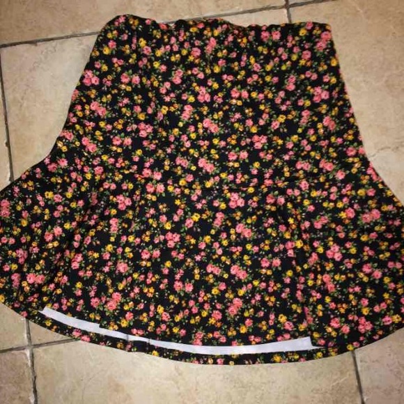 Floral skirt - Picture 1 of 2