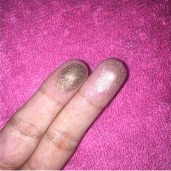 Eyeshadows - Picture 3 of 3