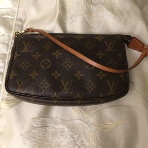 Louis Vuitton pochette accessories