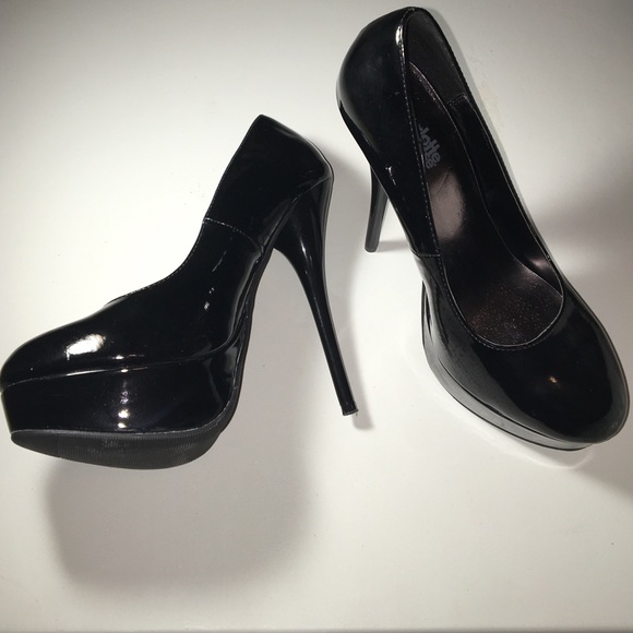 Shiny Black Platform Heels