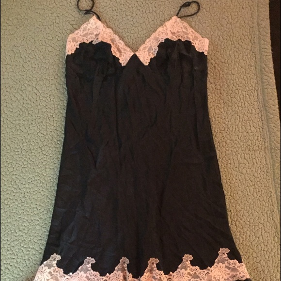 Victoria's Secret Dresses & Skirts - Victoria's Secret silk Négligée Victoria's Secret Dresses & Skirts - Victoria's Secret silk Négligée