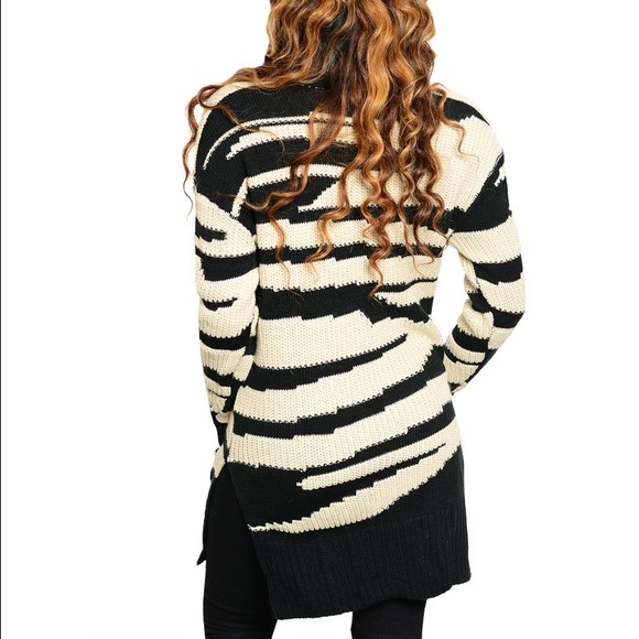 LAST ONE SALE Zebra Print 2 pocket Cardigan - Picture 2 of 2