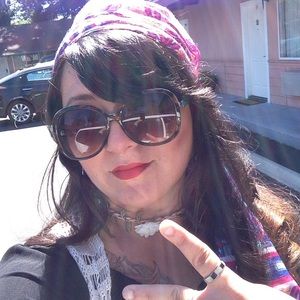 Meet your Posher, Desiree