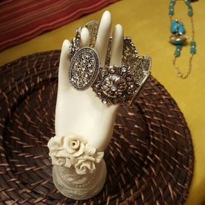 Handcrafted silver metal bracelet