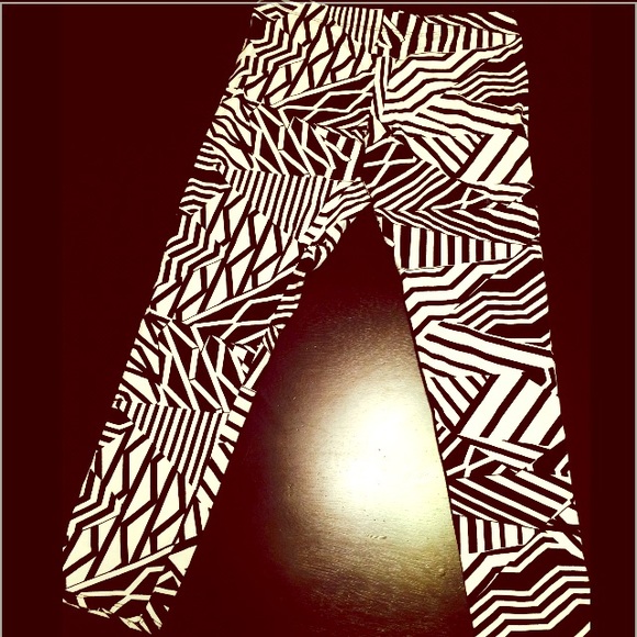 Black and White Retro Print Leggings