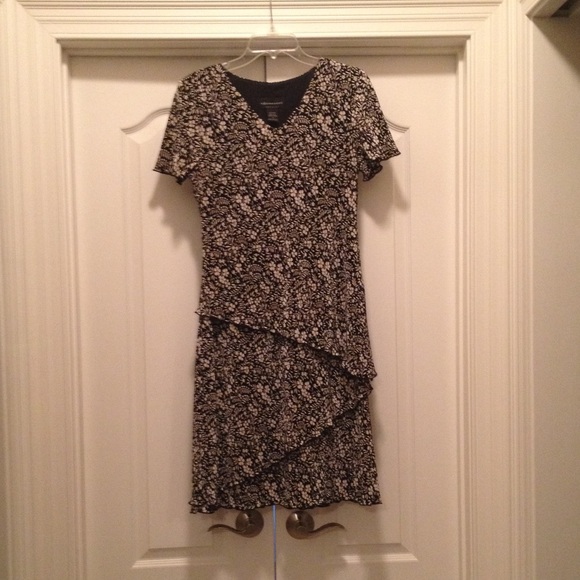 Cute dress - Picture 1 of 4