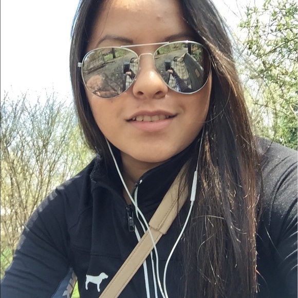 Meet your Posher, Nathaly - Picture 1 of 1
