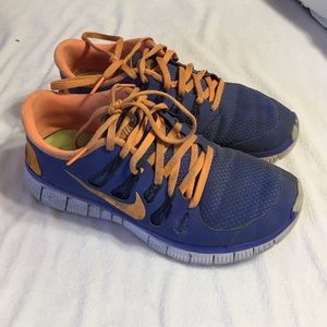Size 8 Nike Free Runs