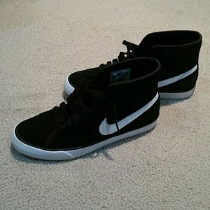 Nike Womens Primo Suede Mid Top