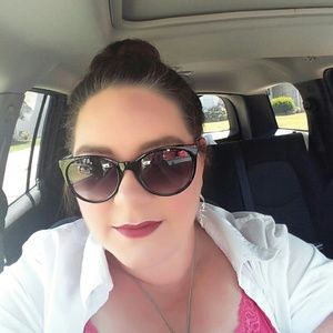 Meet your Posher, Melissa