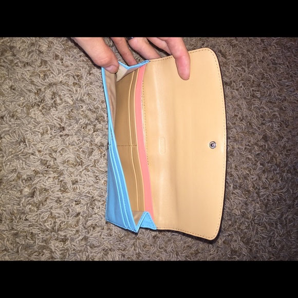 ✨PRICE DROP!!✨ BEAUTIFUL Blue Coach Wallet - Picture 3 of 4