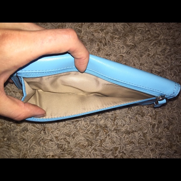✨PRICE DROP!!✨ BEAUTIFUL Blue Coach Wallet - Picture 4 of 4