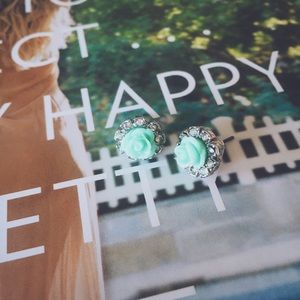 FRANCESCA'S ROSE EARRINGS