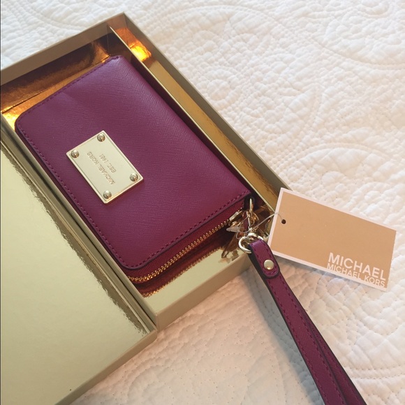 Michael Kors wristlet
