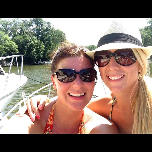 Meet your Posher, April