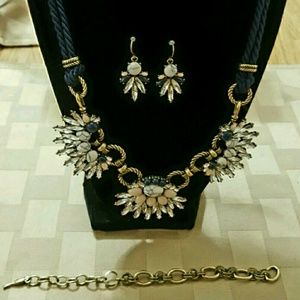 statement necklace w/ matching earrings