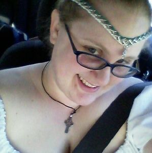 Meet your Posher, Caitlin