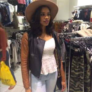 Meet your Posher, Laila