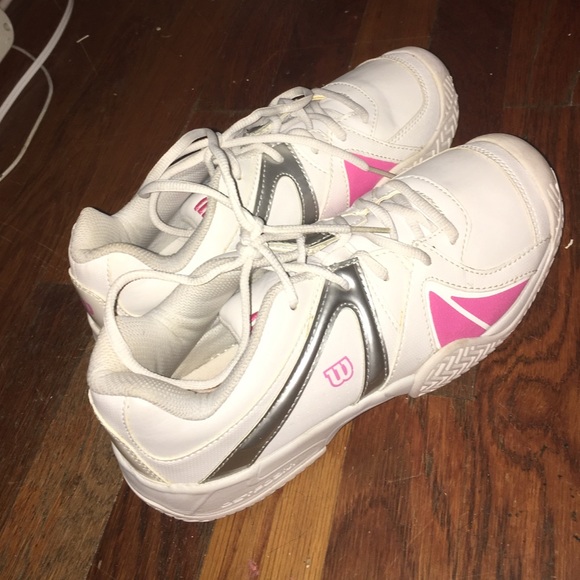 Girl's Wilson Tennis shoes. Very minimal use!✨