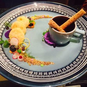 Meet your Posher, Dennis