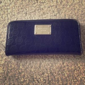 UPDATED CONDITION Black patent Michael Kors wallet