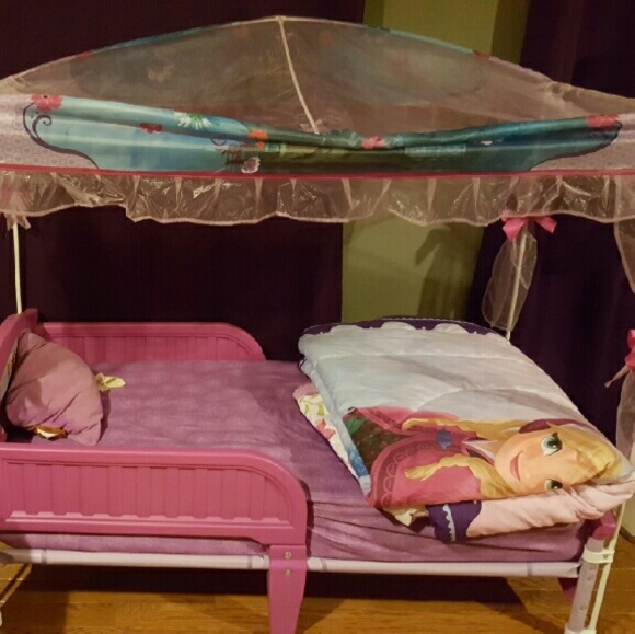 Toddler bed