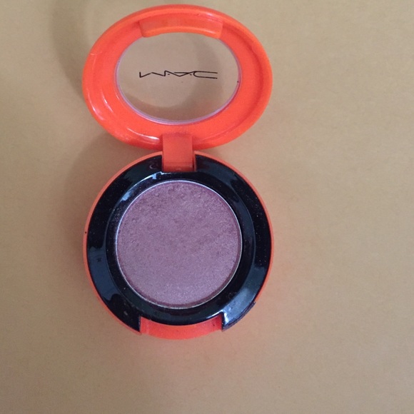 Mac Limited edition RARE eyeshadow. - Picture 2 of 4