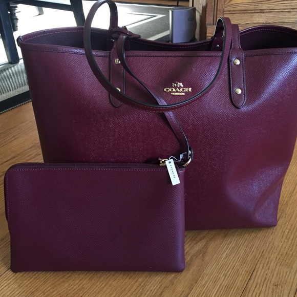 Coach Handbags - Beautiful Coach tote, NWT