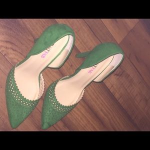 Brand new Just fab green pumps