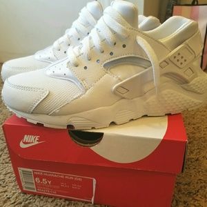 Nike Huarache Run (GS)--size 6.5y
