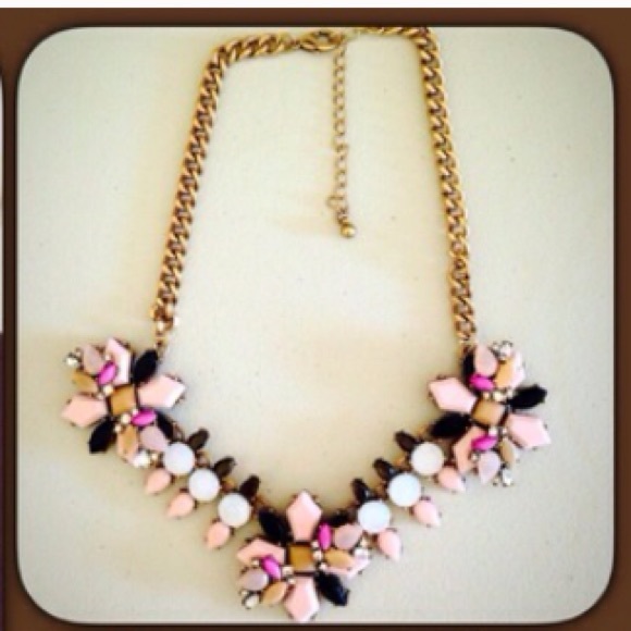 Jewelry - Beautiful pastel statement necklace brand new