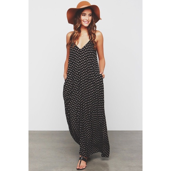 Urban Outfitters Dresses & Skirts - Lulus boho floral print maxi dress