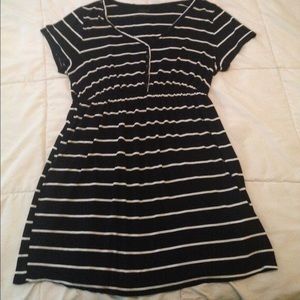 Motherhood Medium B&W Striped Tunic Tee