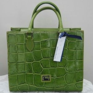 Green dooney.     (AP1)