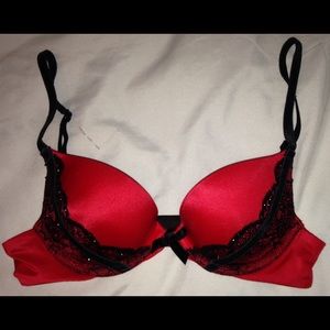 Victoria's Secret Very Sexy Push-up Bra 32A