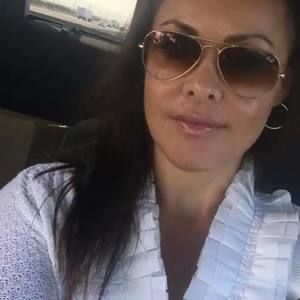 Meet your Posher, Claudia