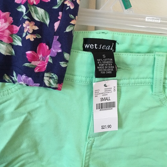 NWT Wet Seal shorts and forever 21 crop tee size S - Picture 2 of 4
