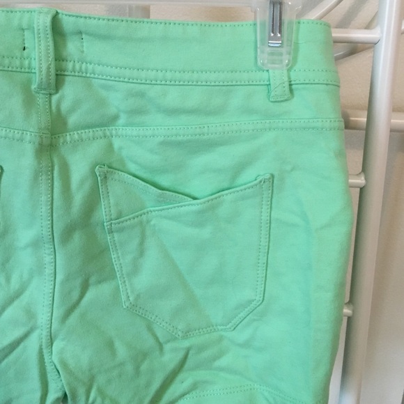 NWT Wet Seal shorts and forever 21 crop tee size S - Picture 3 of 4