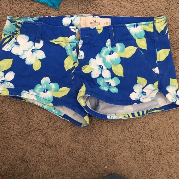Shorts - Picture 2 of 4