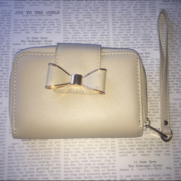 Cream Wristlet/Clutch