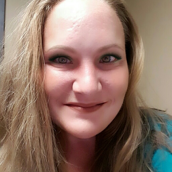 Meet your Posher, Allison - Picture 1 of 1