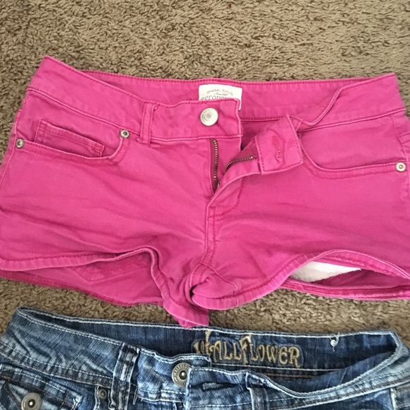 Shorts - Picture 3 of 3