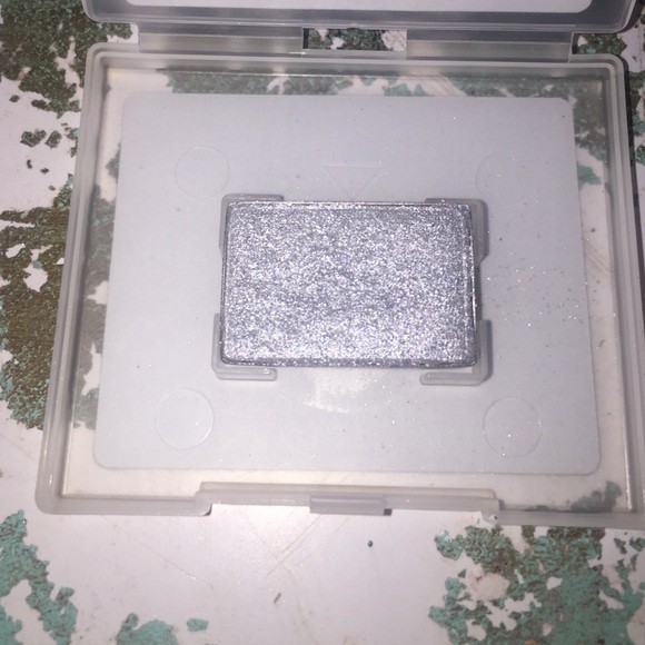 Individual Mary Kay eyeshadow - Picture 2 of 3