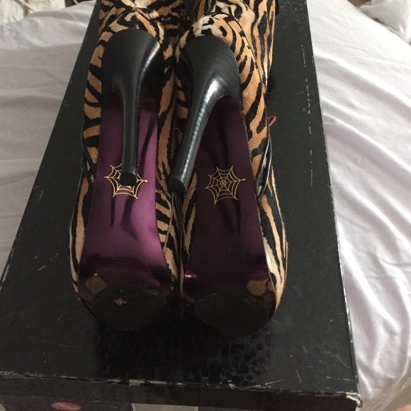 Used - Picture 1 of 4