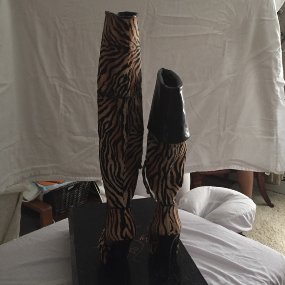 Used - Picture 2 of 4