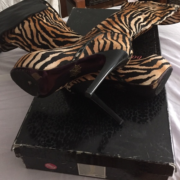 Used - Picture 4 of 4