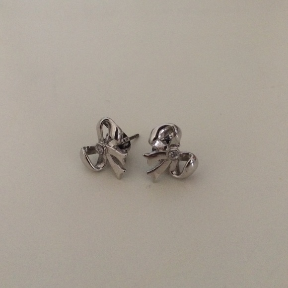 Earrings - Picture 1 of 3