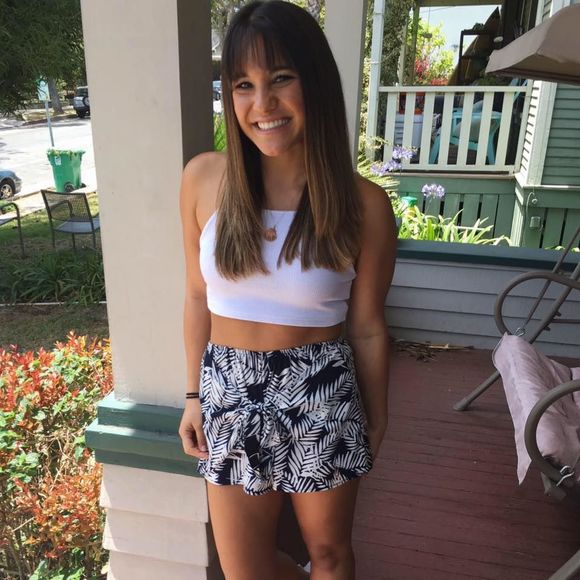 Meet your Posher, Courtney - Picture 1 of 1