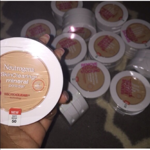 Never opened Neutrogena mineral face powder 2for12 - Picture 1 of 1