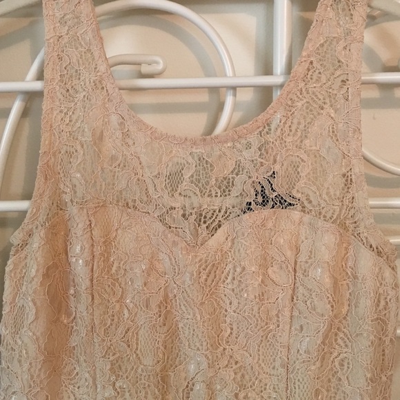 Gorgeous Beige lace peplum dress worn once size S - Picture 2 of 4
